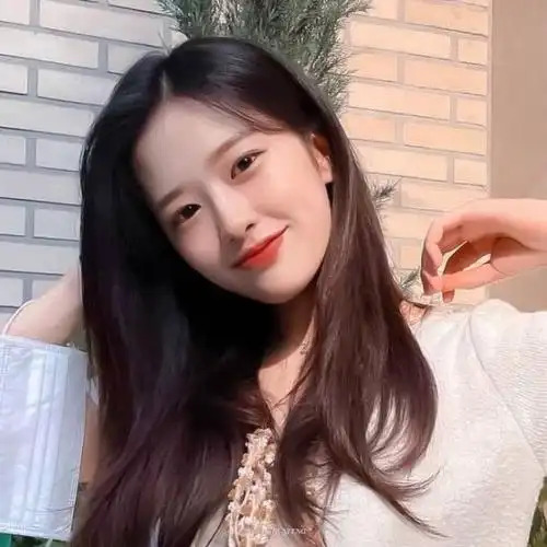 百变魅力安宥真头像一