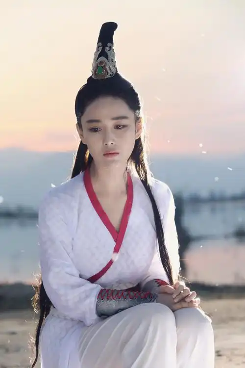 古装美女张馨予游戏圈疯狂捞金