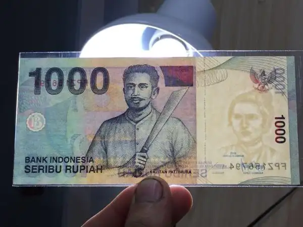 印度尼西亚1000元纸币一张品相如图所示钱币保真