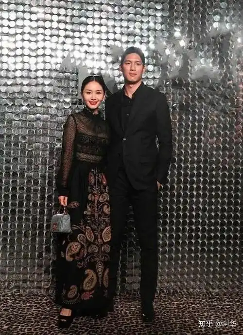 王子文吴永恩牵手逛街全程十指紧扣让人羡慕