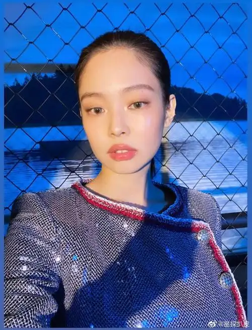 这样看,jennie颅顶也不高啊