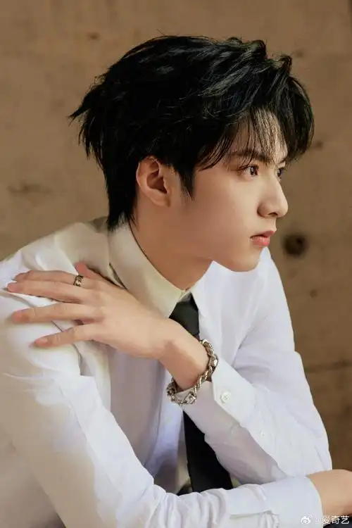 刘耀文秩序感大片##微博电影之夜##刘耀文要和关晓彤合照