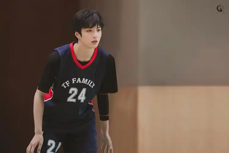 刘耀文 cr.logo - 堆糖,美图壁纸兴趣社区