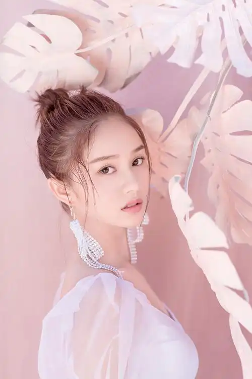 付梦妮夏日写真来袭 曼妙身姿化身芭蕾少女