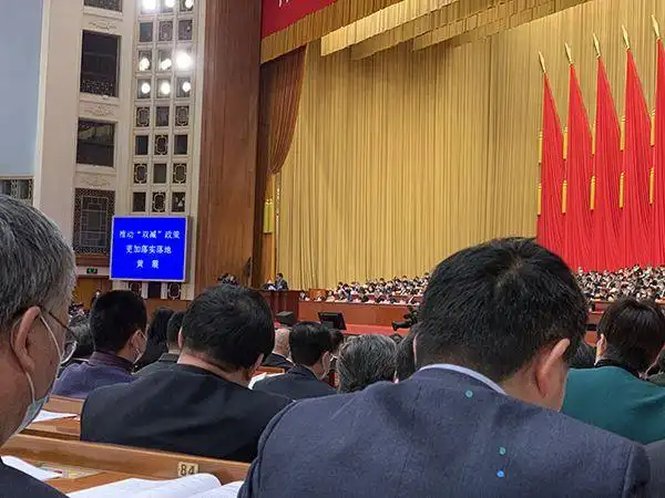 在全国两会现场,在沪全国政协委员们说对未来的中国充满信心|周桐宇_