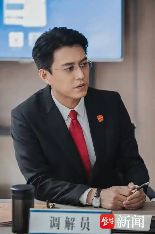 靳东化身方婶底线塑造法官群像