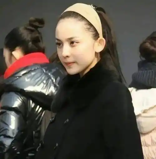 比如另一位同班同学古力娜扎.