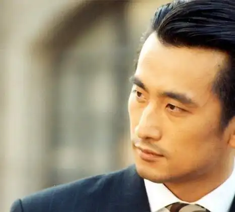 毕业于美国新泽西州立大学经济学的车仁表不顾父亲的反对,选择了演员