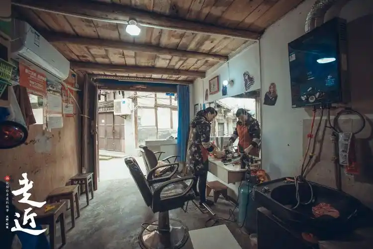 纪实—走近即将消失的老理发店,探寻綦江美发60年的变迁!
