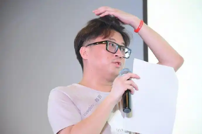 cv倒吊男[超话]# 突然被男哥@酒神倒吊男 .