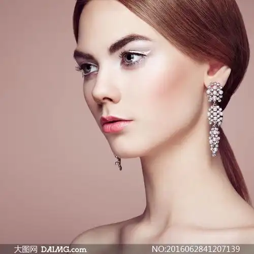 耳朵戴耳饰的妆容美女摄影高清图片_大图网图片素材