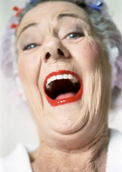 西方人,脸,头,脸颊,一个人,站,笑,大笑,竖图