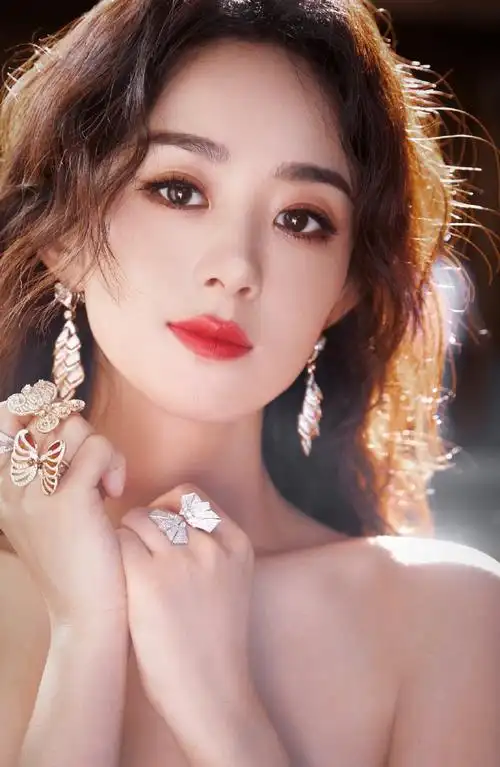 赵丽颖深v红裙##赵丽颖闪钻礼服