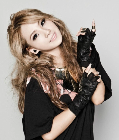 4 李彩琳,1991年出生在韩国首尔,韩国女歌手,舞者,词曲创作人,是女子