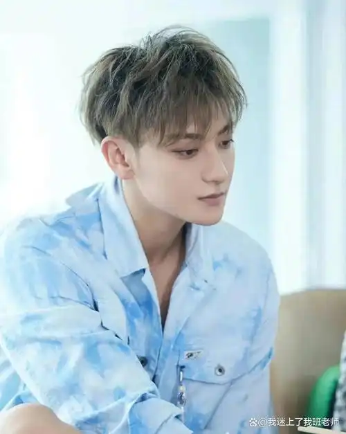 黄子韬天使的脸蛋魔鬼身材哈哈哈花样美男哦