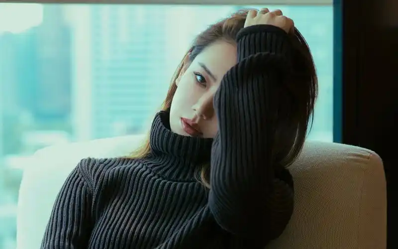 戚薇优雅性感高清桌面壁纸