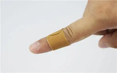 中医提醒:使用创可贴有禁忌