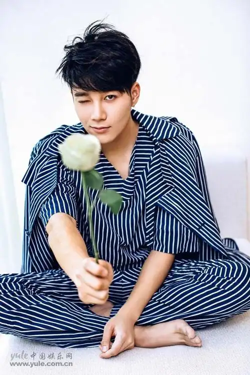 杨廷东_明星档案_写真_图片_资料_照片_中国娱乐网