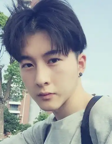 复古男生中分发型 男生前面中分发型(3)