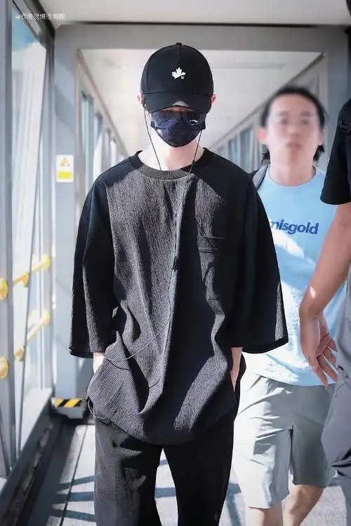 马嘉祺出发西安#马嘉祺今日机场路透9615all black造型!