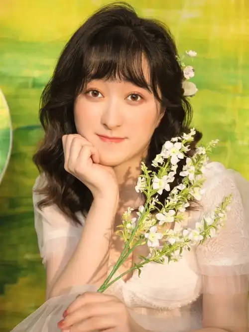 第一次体验天真蓝的轻写真选片一定要慎重,选能修的,别选手挡脸的