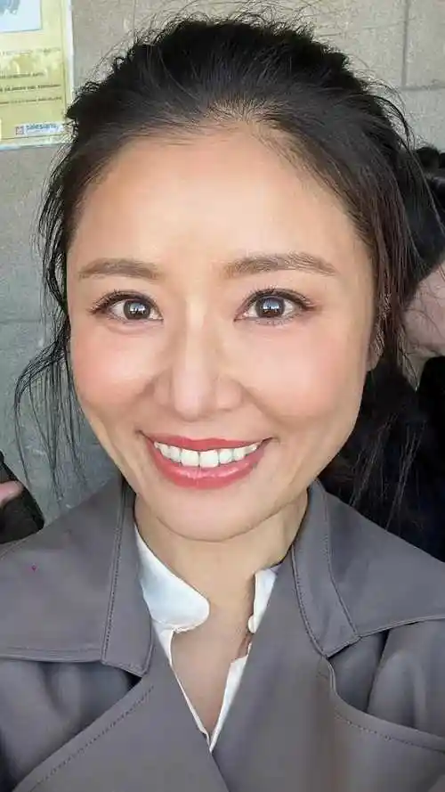 林心如原相机怼脸生图曝光,皮肤紧致似少女,岁笑颜如花