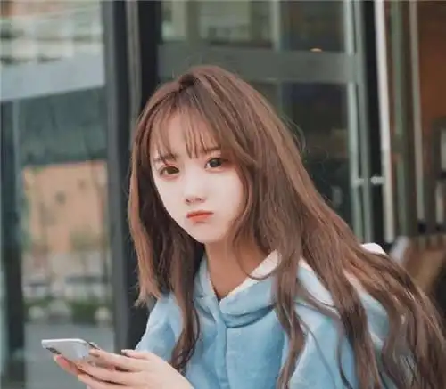 套璐璐晒美照,被发现"神似允恩",网友:这美颜程度是你本人吗