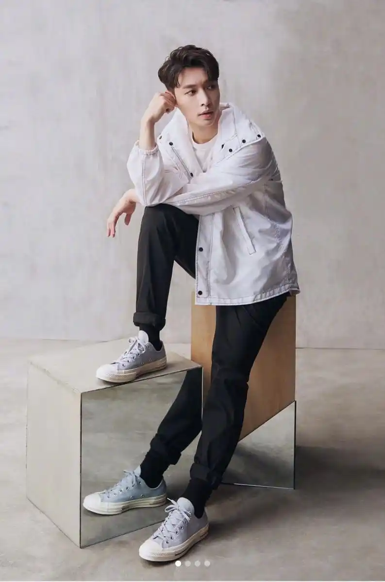 张艺兴代言匡威180501【converse_kr】ins更新代言人相关4p