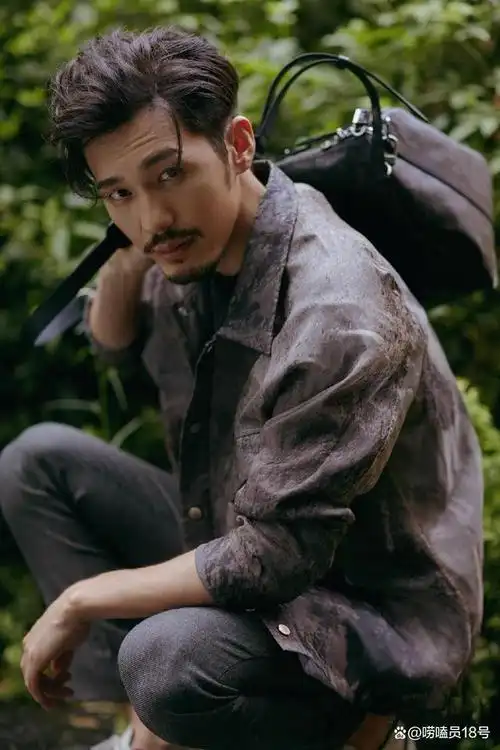 这10位男明星留胡子气质大变,有人变丑了,有人恍如"整容"