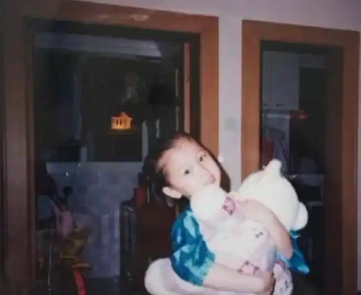 虞书欣到底是什么家境?当看到她小时候的照片,明白了!_图片_生活_眼神