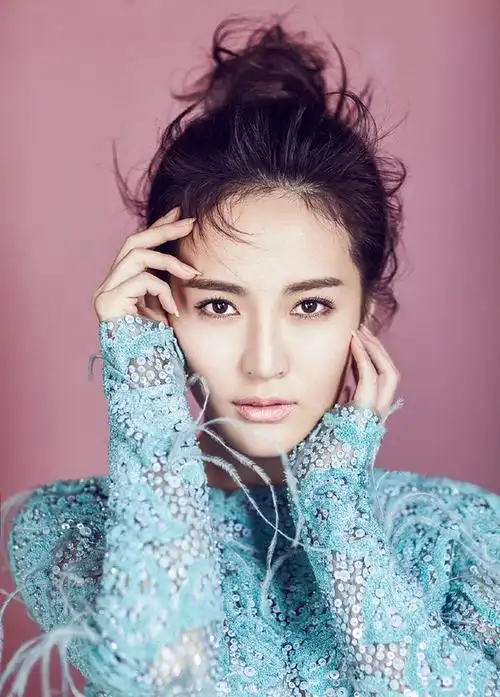 气质美女孙晶晶,拥有幽雅的气质,能将人物的神韵诠释的淋漓尽致