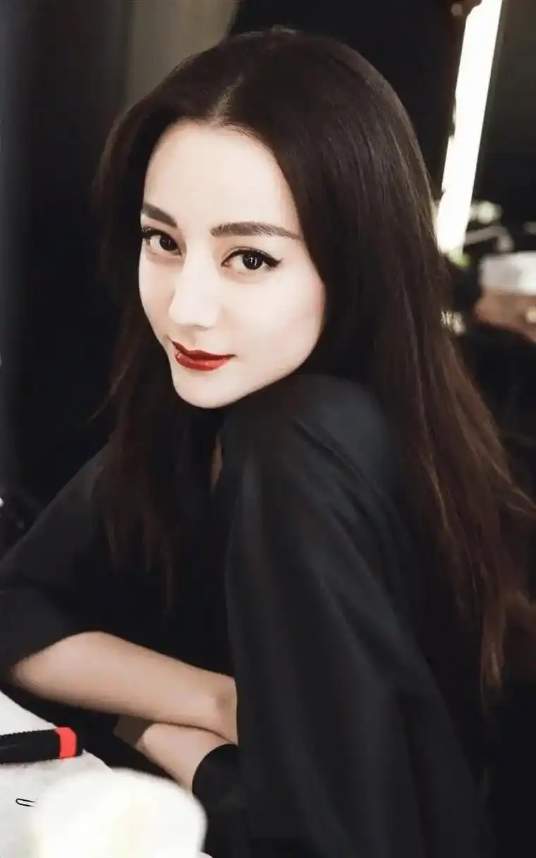 迪丽热巴壁纸:天生独特气质美颜宛若天成  是仙女本仙没错了! - 抖音