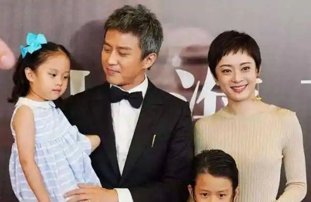 邓超晒照庆结婚纪念日与女子孙俪已结婚十一年依旧恩爱如初