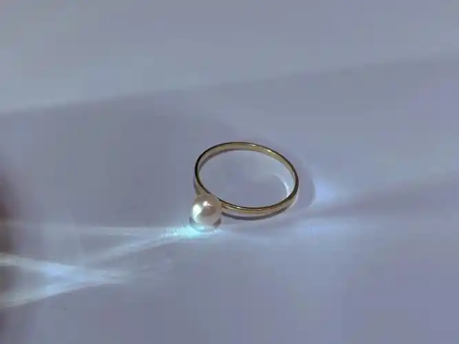 闪闪发光的珍珠戒指