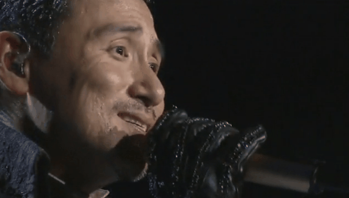 张学友演唱闭眼深情的学友哥gif动图_动态图_表情包下载_soogif