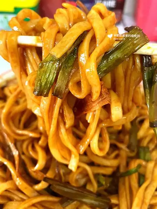 葱油拌面是真的香破防了家人们吃货必学