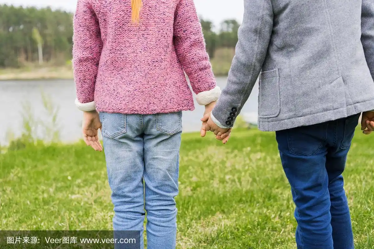 兄弟姐妹手牵手