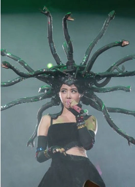 蔡依林香港开唱男友陪同被粉丝催婚