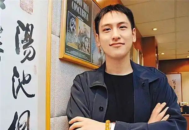 汤臣一品公子哥汤珈铖,父亲去世给他留了上海133套房,一套值2亿_汤珈