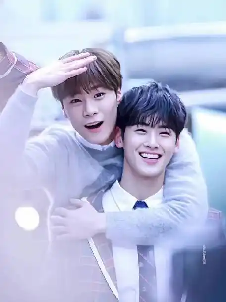 这个很棒的小伙子,把笑容留在了春天!#车银优# #文彬# #车银优