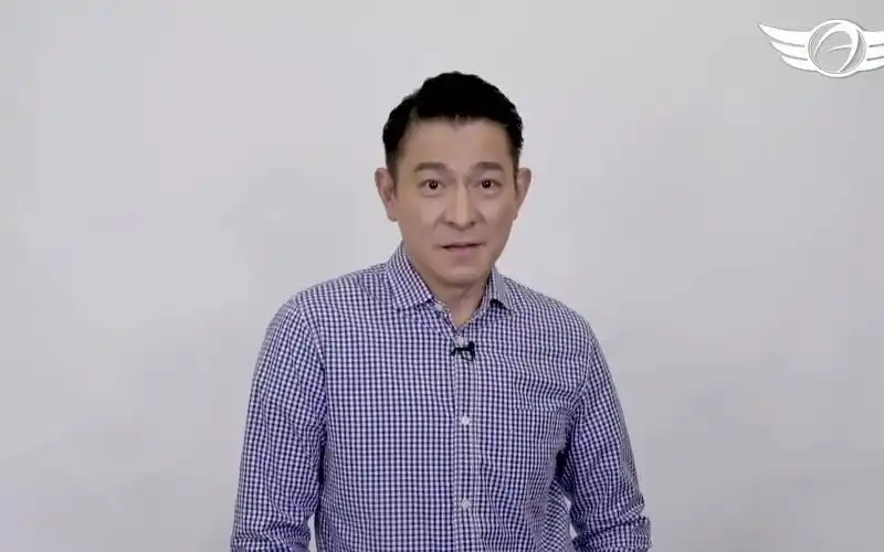 风华40年风采容颜不改10月27日刘德华即将发行新专首波主打歌继续美丽