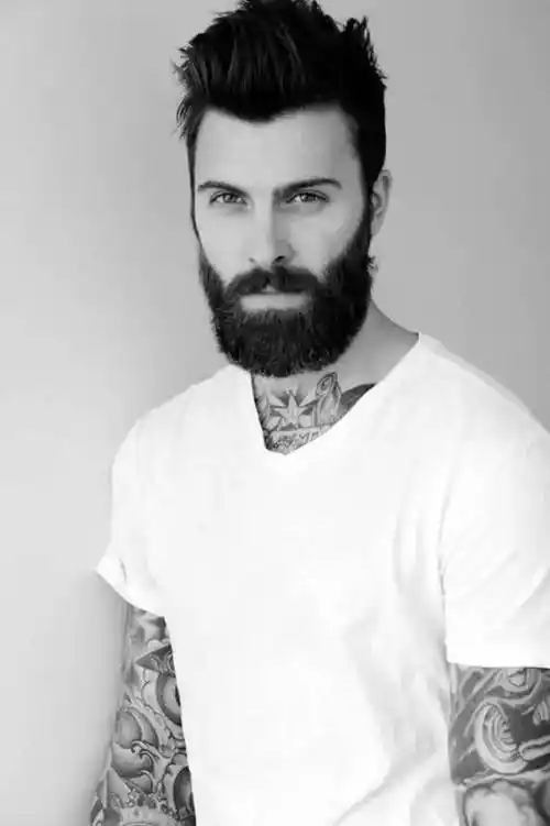 短茬胡子▼这种类型的胡子你应该有见过,这是一种很短的胡子,容易修整