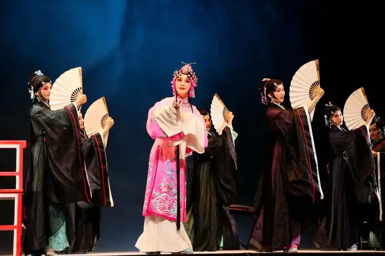 黄梅戏音乐会《唐诗宋词》舞台剧照