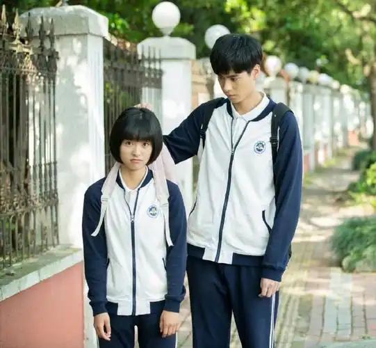 多希望能够像故事里一样,从校服走到婚纱,但哪怕是校园剧里青涩的爱情