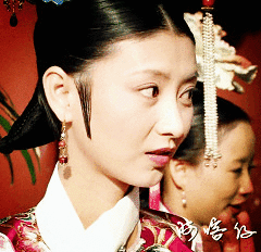 尤其是演员斓曦自小学习京剧,说话拿腔捏调,有几分古韵,把整个人演活