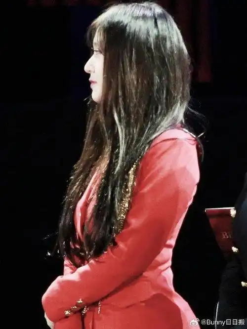 难得一见的刘海郑秀晶 奶酷奶酷的|郑秀晶|刘海_新浪新闻