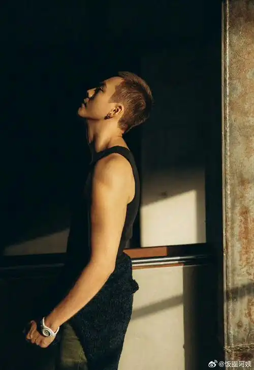 陈伟霆这个身材应该有镜头吧##陈伟霆的身材比例