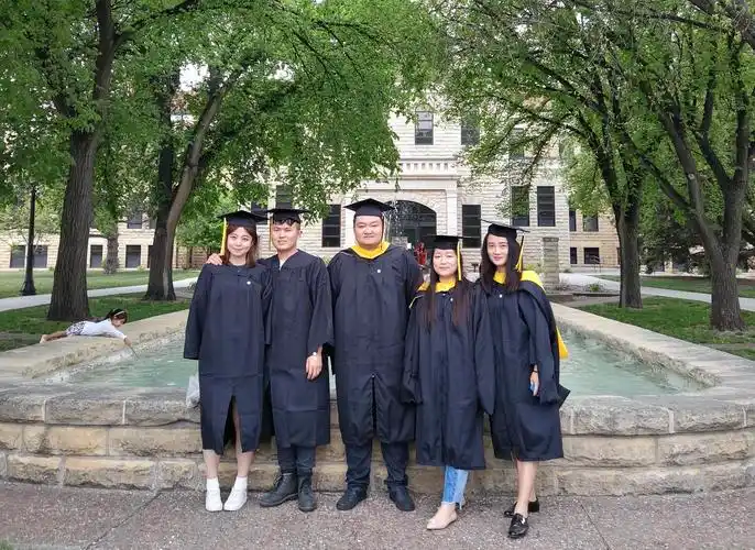 我校2012级学生在美国富特海斯州立大学硕士毕业