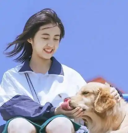 张子枫少年感和少女感满满,将女孩子的柔弱与男孩的英气集于一身_五官