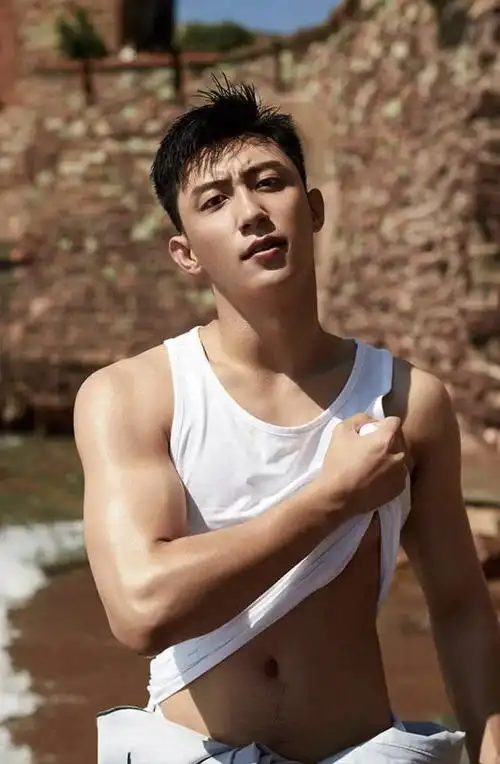 李现黄景瑜吴京陈伟霆王嘉尔彭于晏龚俊等十几位男星身材谁最好